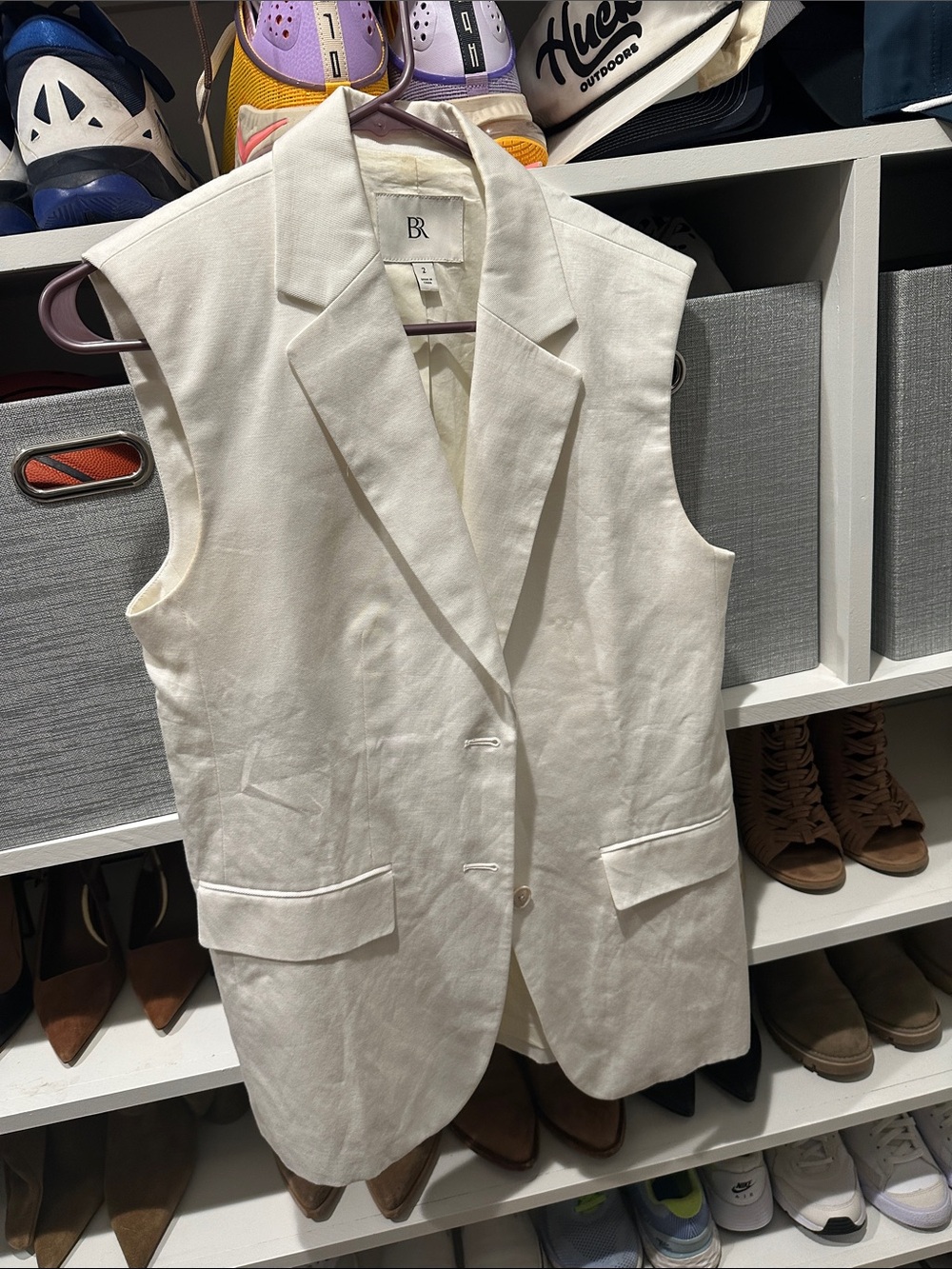 Banana Republic off-white sleeveless blazer vest
